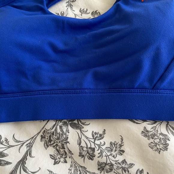 Sport bra activewear. Saina brand . Size L. Color red activer we have more color - Picture 8 of 11